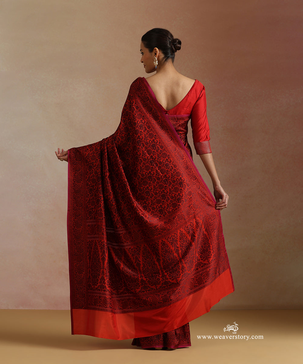 Orange_And_Black_Handloom_Pure_Katan_Silk_Resham_Tanchoi_Banrasi_Saree_With_Flower_Jall_And_Pink_Selvedge_WeaverStory_03