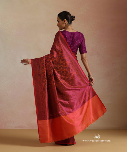 Orange_And_Blue_Handloom_Pure_Katan_Silk_Resham_Tanchoi_Banrasi_Saree_With_Flower_Jall_And_Red_Selvedge_WeaverStory_03