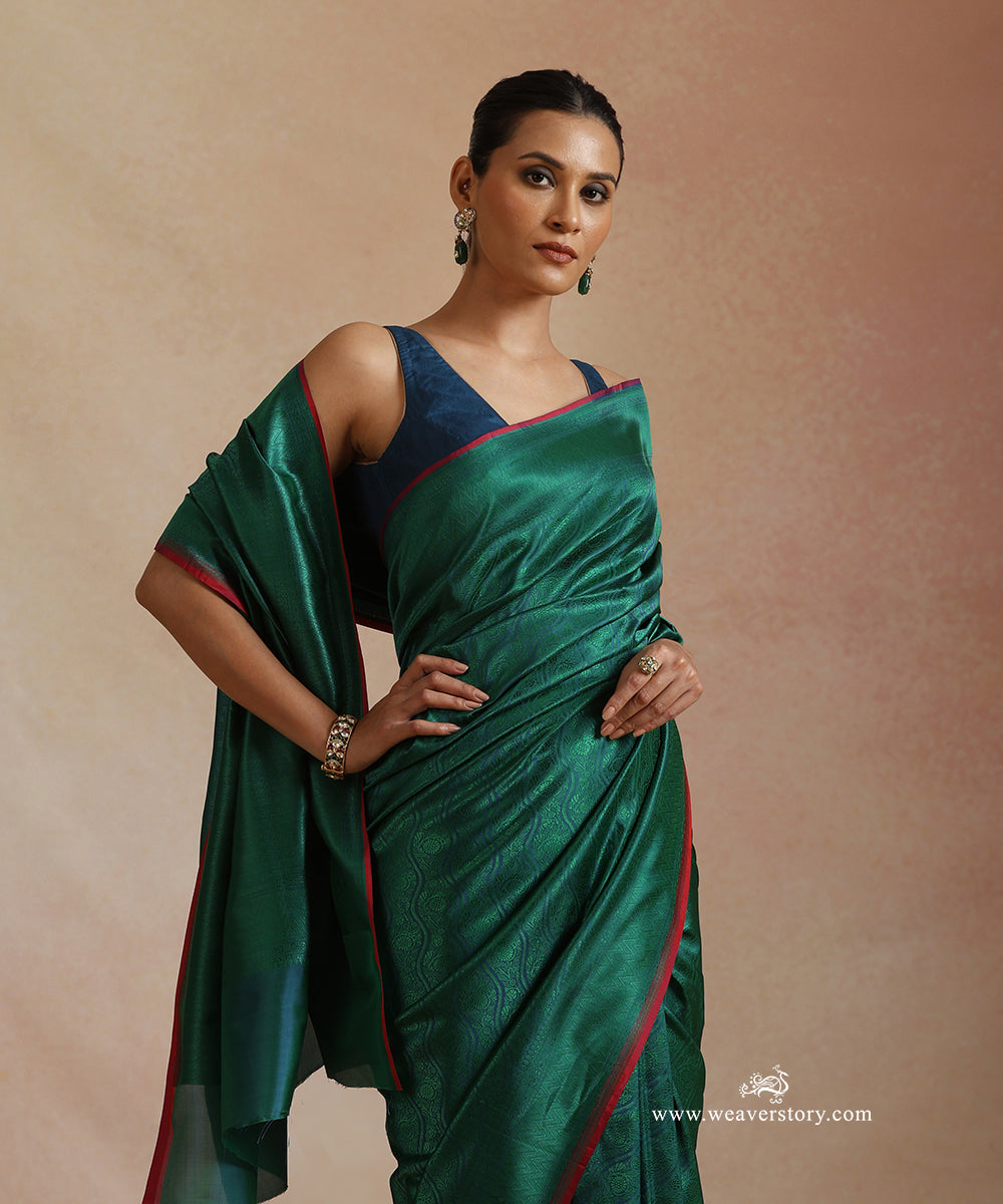 Teal_Green_Handloom_Pure_Katan_Silk_Resham_Tanchoi_Banrasi_Saree_With_Flower_Bel_And_Pink_Selvedge_WeaverStory_01