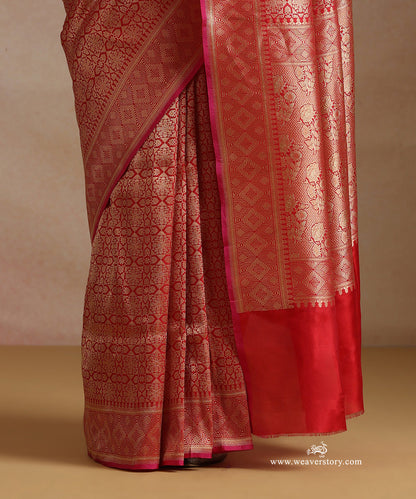 Red_Handloom_Pure_Katan_Silk_Kimkhab_Banrasi_Saree_With_Pink_Selvedge_WeaverStory_04