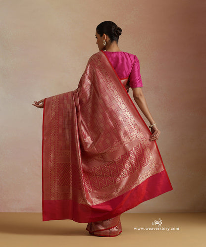 Magenta_Handloom_Pure_Katan_Silk_Kimkhab_Banrasi_Saree_With_Zometric_Pattern_WeaverStory_03