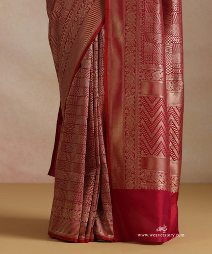 Magenta_Handloom_Pure_Katan_Silk_Kimkhab_Banrasi_Saree_With_Zometric_Pattern_WeaverStory_04