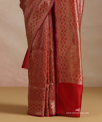 Red_Handloom_Pure_Katan_Silk_Kimkhab_Banrasi_Saree_With_Flowing_Lines_On_Border_WeaverStory_04