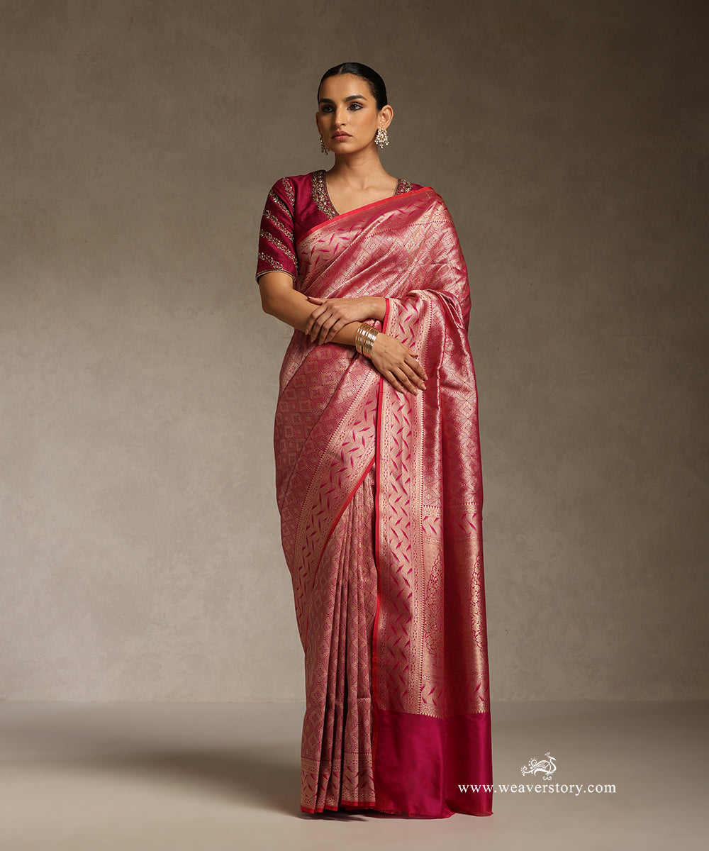 Rani_Pink_Handloom_Pure_Katan_Silk_Kimkhab_Banarasi_Saree_With_Flowing_Lines_On_Border_WeaverStory_01