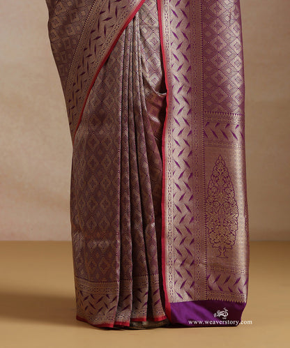 Purple_Pure_Katan_Silk_Kimkhab_Banrasi_Saree_With_Flowing_Lines_On_Border_WeaverStory_04