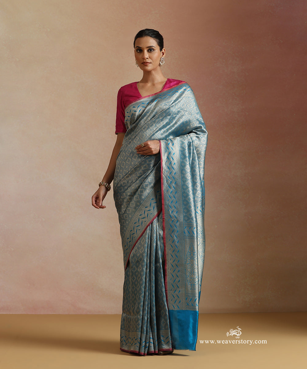 Firozi_Katan_Silk_Kimkhab_Banrasi_Saree_With_Flowing_Lines_On_Border_WeaverStory_02