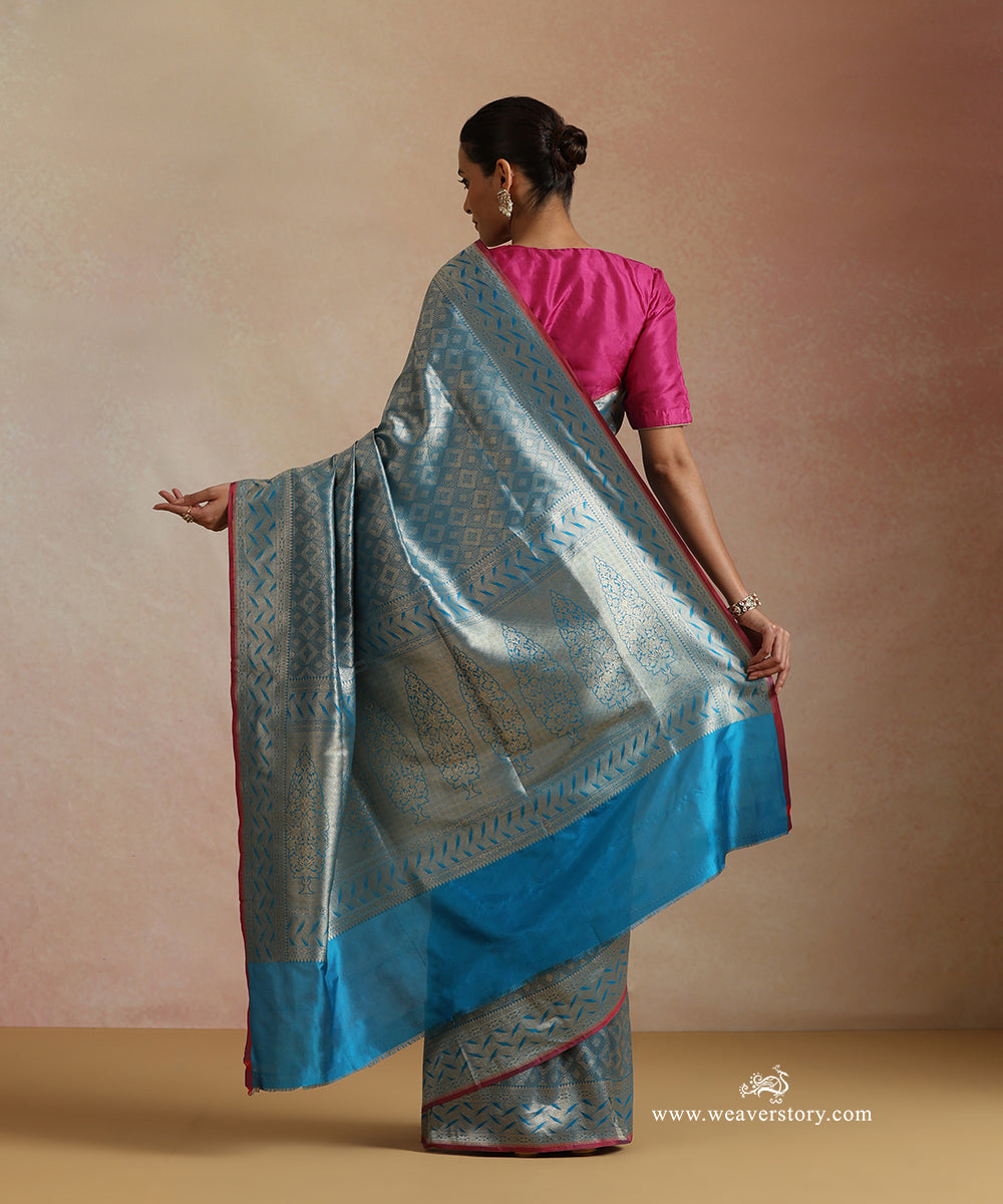 Firozi_Katan_Silk_Kimkhab_Banrasi_Saree_With_Flowing_Lines_On_Border_WeaverStory_03