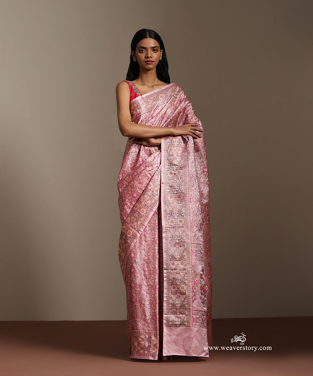 Soft_Pink_Handloom_Pure_Katan_Silk_Tanchoi_Banarasi_Saree_With_Rose_Flower_Jall_WeaverStory_01