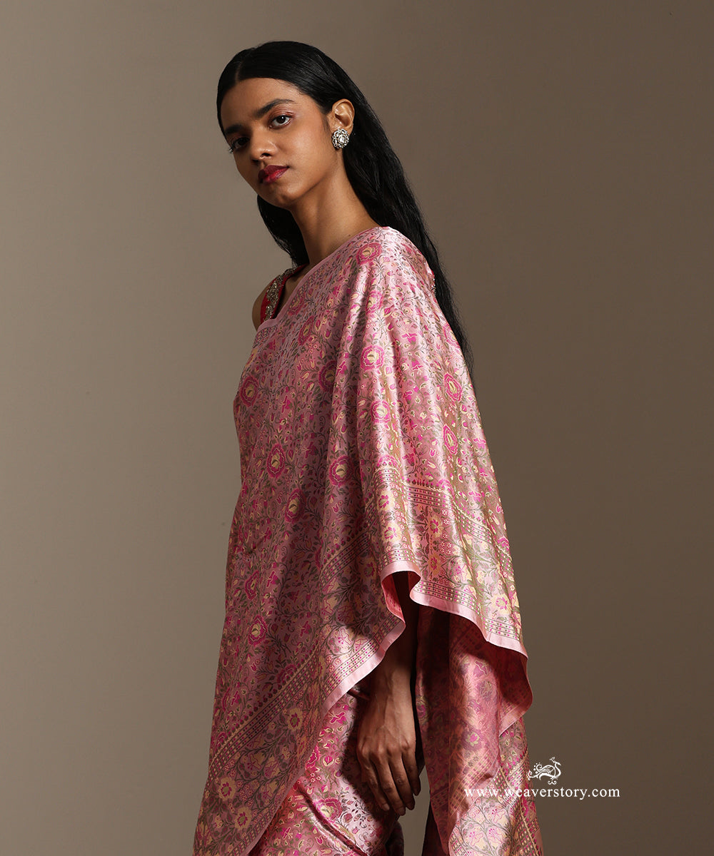 Soft_Pink_Handloom_Pure_Katan_Silk_Tanchoi_Banarasi_Saree_With_Rose_Flower_Jall_WeaverStory_02