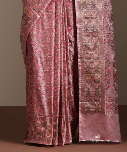 Soft_Pink_Handloom_Pure_Katan_Silk_Tanchoi_Banarasi_Saree_With_Rose_Flower_Jall_WeaverStory_04