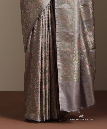 Gray_Handloom_Pure_Katan_Silk_Tanchoi_Banarasi_Saree_With_Rose_Flower_Jall_WeaverStory_04