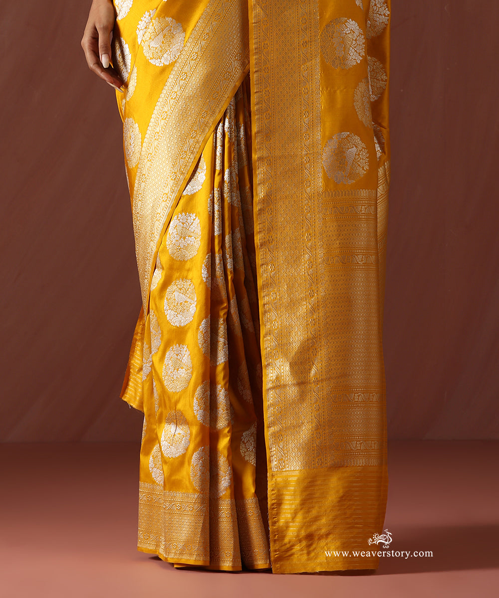 Yellow_Handloom_Pure_Katan_Silk_Banarasi_Saree_With_Kadhwa_Birds_Boota_WeaverStory_04