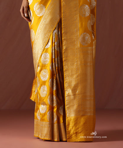 Yellow_Handloom_Pure_Katan_Silk_Banarasi_Saree_With_Kadhwa_Birds_Boota_WeaverStory_04
