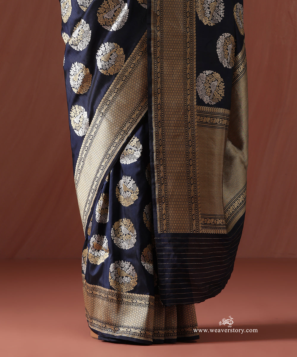 Navy_Blue_Handloom_Pure_Katan_Silk_Banarasi_Saree_With_Kadhwa_Birds_Boota_WeaverStory_04