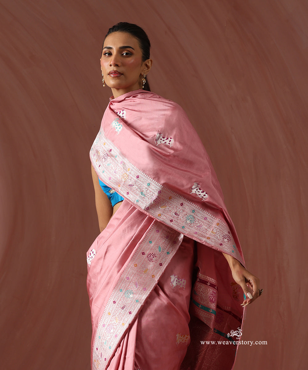 Baby_Pink_Handloom_Pure_Katan_Silk_Banarasi_Kadhwa_Saree_With_Meenakri_Nandi_Motifs_And_Peacock_Motif_Boder_WeaverStory_02