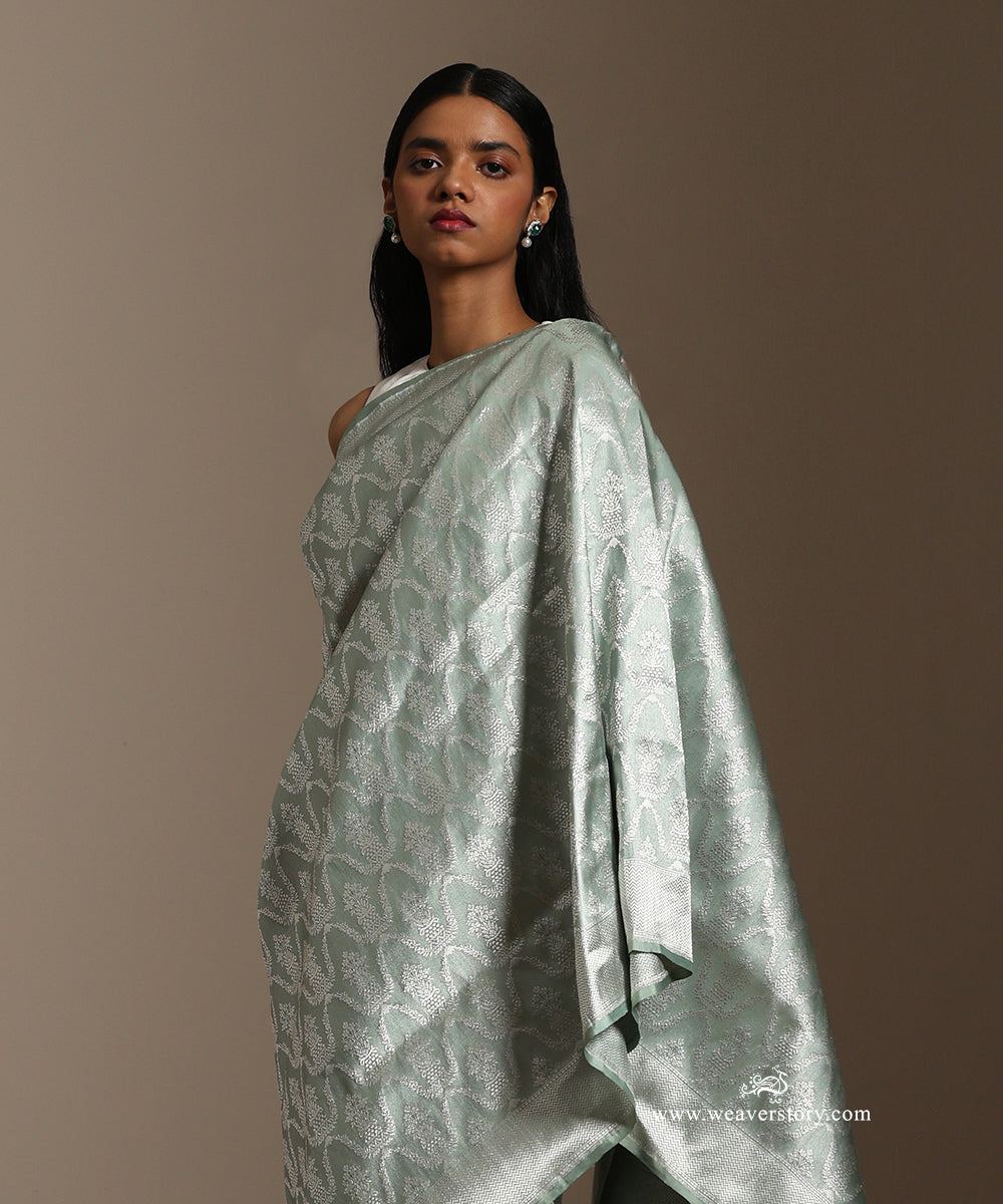 Ice_Blue_Handloom_Pure_Katan_Silk_Banarasi_Kimkhab_Guldasta_Motifs_Silvers_Zari_Saree_WeaverStory_02