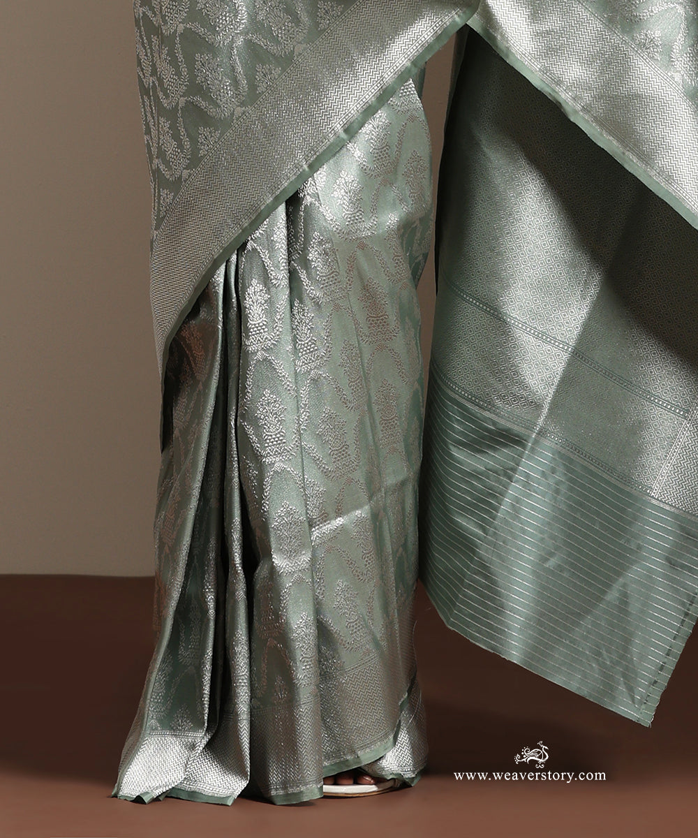 Ice_Blue_Handloom_Pure_Katan_Silk_Banarasi_Kimkhab_Guldasta_Motifs_Silvers_Zari_Saree_WeaverStory_04
