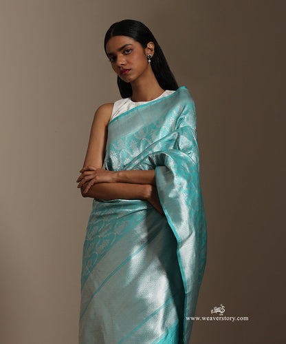 Fioji_Handloom_Pure_Katan_Silk_Banarasi_Kimkhab_Guldasta_Motifs_Silvers_Zari_Saree_WeaverStory_02