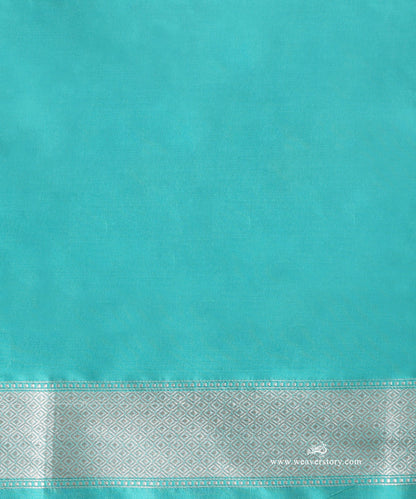Fioji_Handloom_Pure_Katan_Silk_Banarasi_Kimkhab_Guldasta_Motifs_Silvers_Zari_Saree_WeaverStory_05