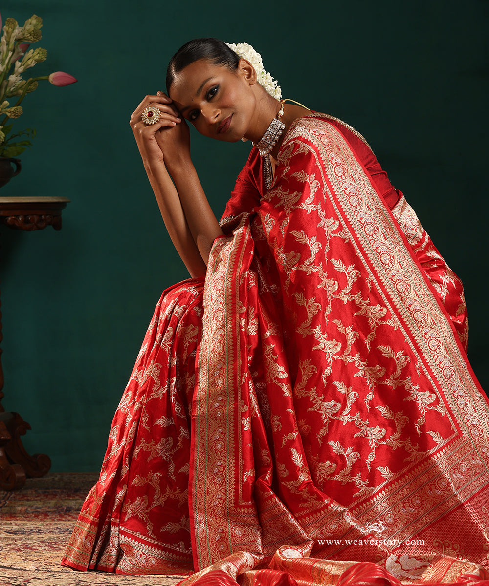 Red_Handloom_Pure_Katan_Silk_Real_Zari_Banarasi_Saree_With_Love_Birds_Motif_WeaverStory_01