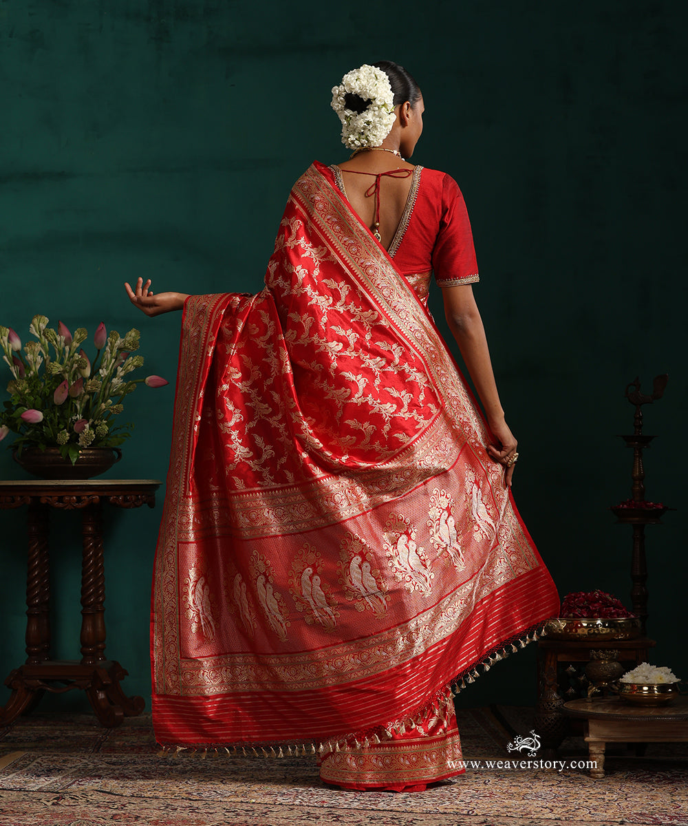Red_Handloom_Pure_Katan_Silk_Real_Zari_Banarasi_Saree_With_Love_Birds_Motif_WeaverStory_03