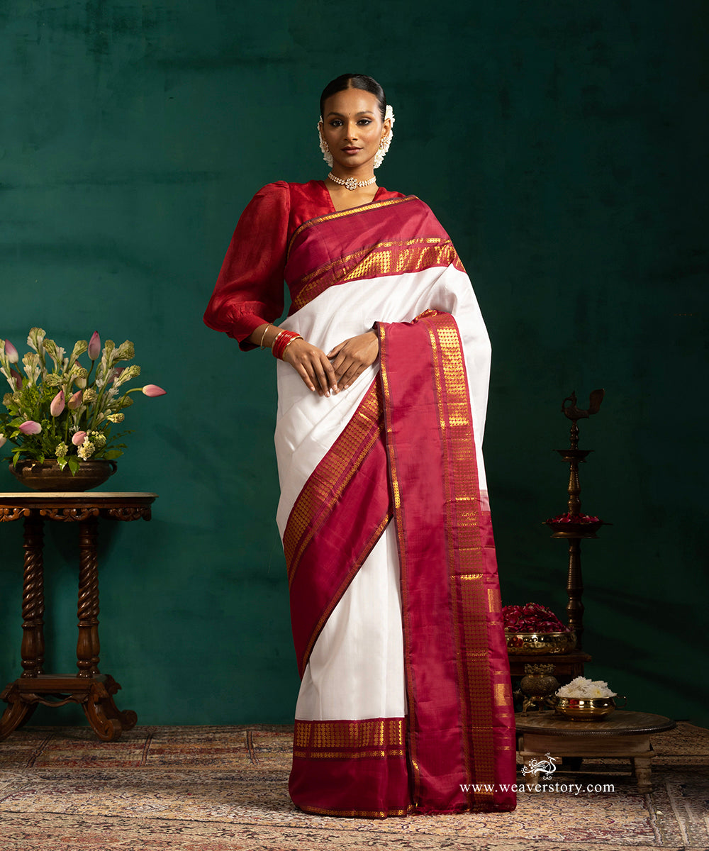 Offwhite_Pure_Silk_Kanjivaram_Saree_With_Red_Korvai_Border_WeaverStory_01
