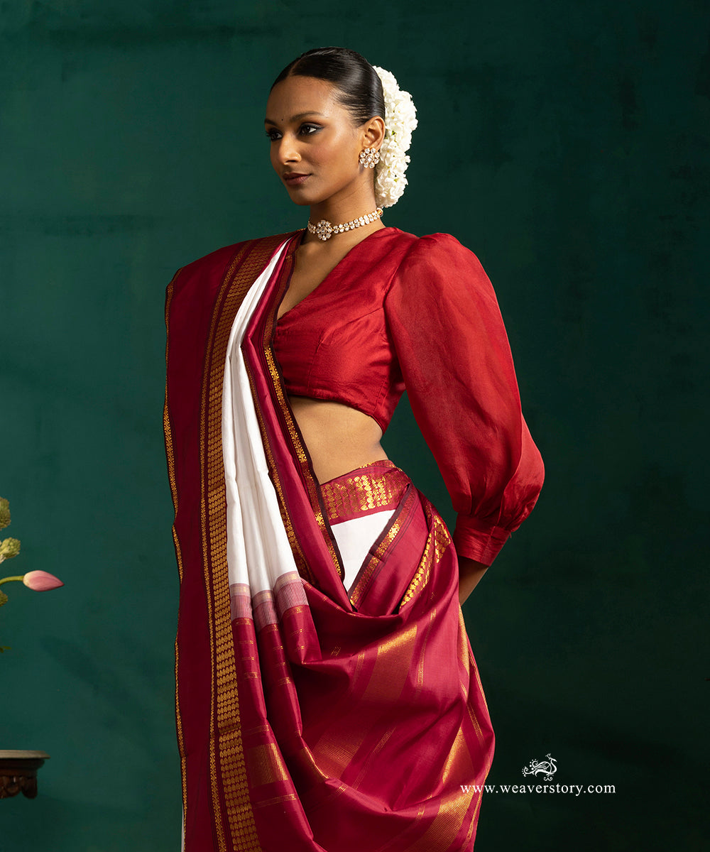 Offwhite_Pure_Silk_Kanjivaram_Saree_With_Red_Korvai_Border_WeaverStory_02