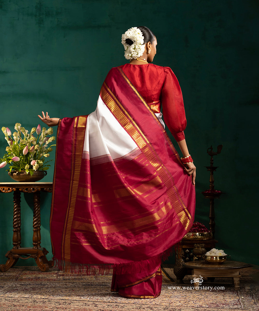 Offwhite_Pure_Silk_Kanjivaram_Saree_With_Red_Korvai_Border_WeaverStory_03