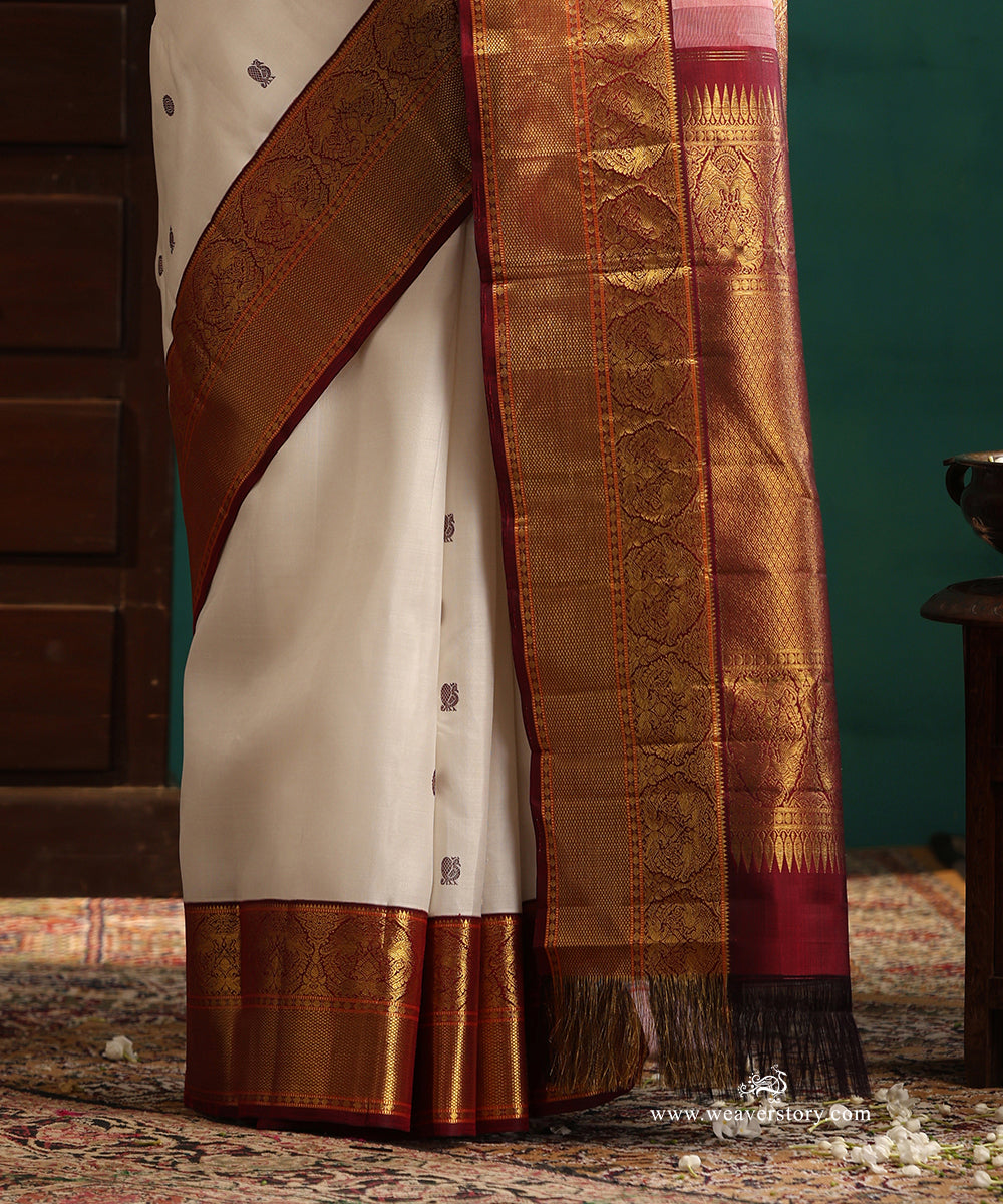 Offwhite_Handloom_Pure_Silk_Kanjivaram_Saree_With_Maroon_Korvai_Border_And_Rudraksh_And_Annapakshi_Thread_Motifs_WeaverStory_04