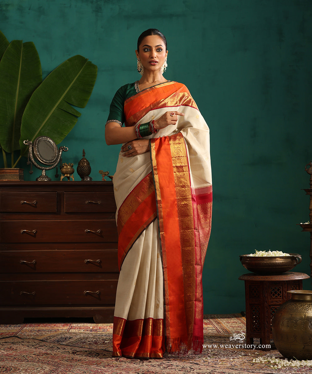 Offwhite_Handloom_Pin_Striped_Pure_Silk_Kanjivaram_Saree_With_Orange_And_Maroon_Korvai_Border_And_Paisley_Mayura_Motifs_WeaverStory_01