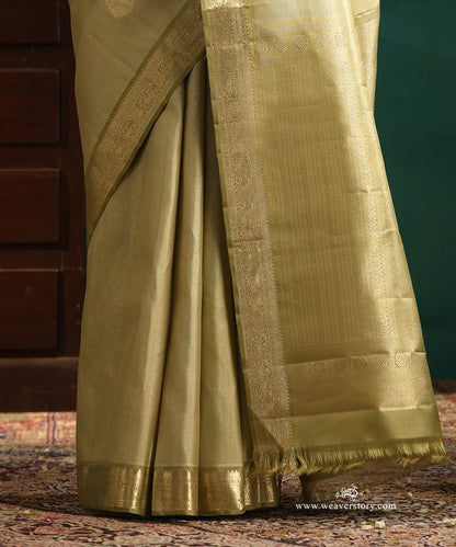 Soft_Green_Handloom_Pure_Silk_Kanjivaram_Saree_With_All_Over_Zari_Weave_And_Sage_Green_Korwai_Border_WeaverStory_04