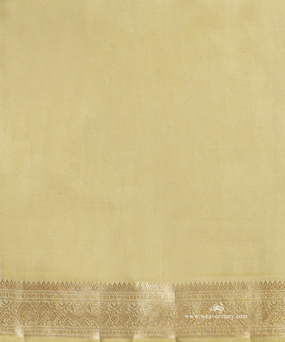 Soft_Green_Handloom_Pure_Silk_Kanjivaram_Saree_With_All_Over_Zari_Weave_And_Sage_Green_Korwai_Border_WeaverStory_06