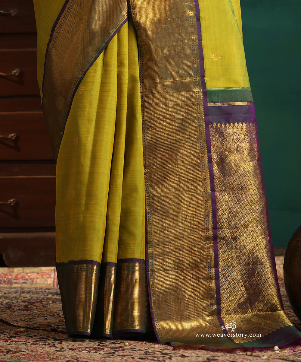 Fresh_Green_Handloom_Pure_Silk_Kanjivaram_Saree_With_Rudraksh_And_Annapakshi_Motifs_And_Purple_Korwai_Border_WeaverStory_04