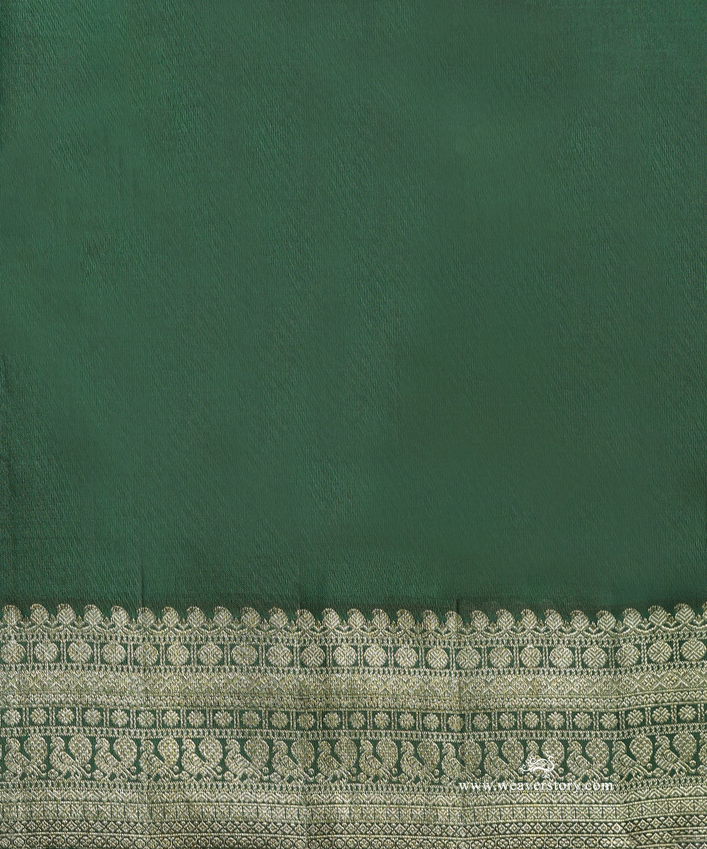 Bottle_Green_Pure_Silk_Kanjivaram_Saree_With_Antique_Silver_Zari_Stripes_And_Paisley_And_Annapakshi_Border_WeaverStory_05