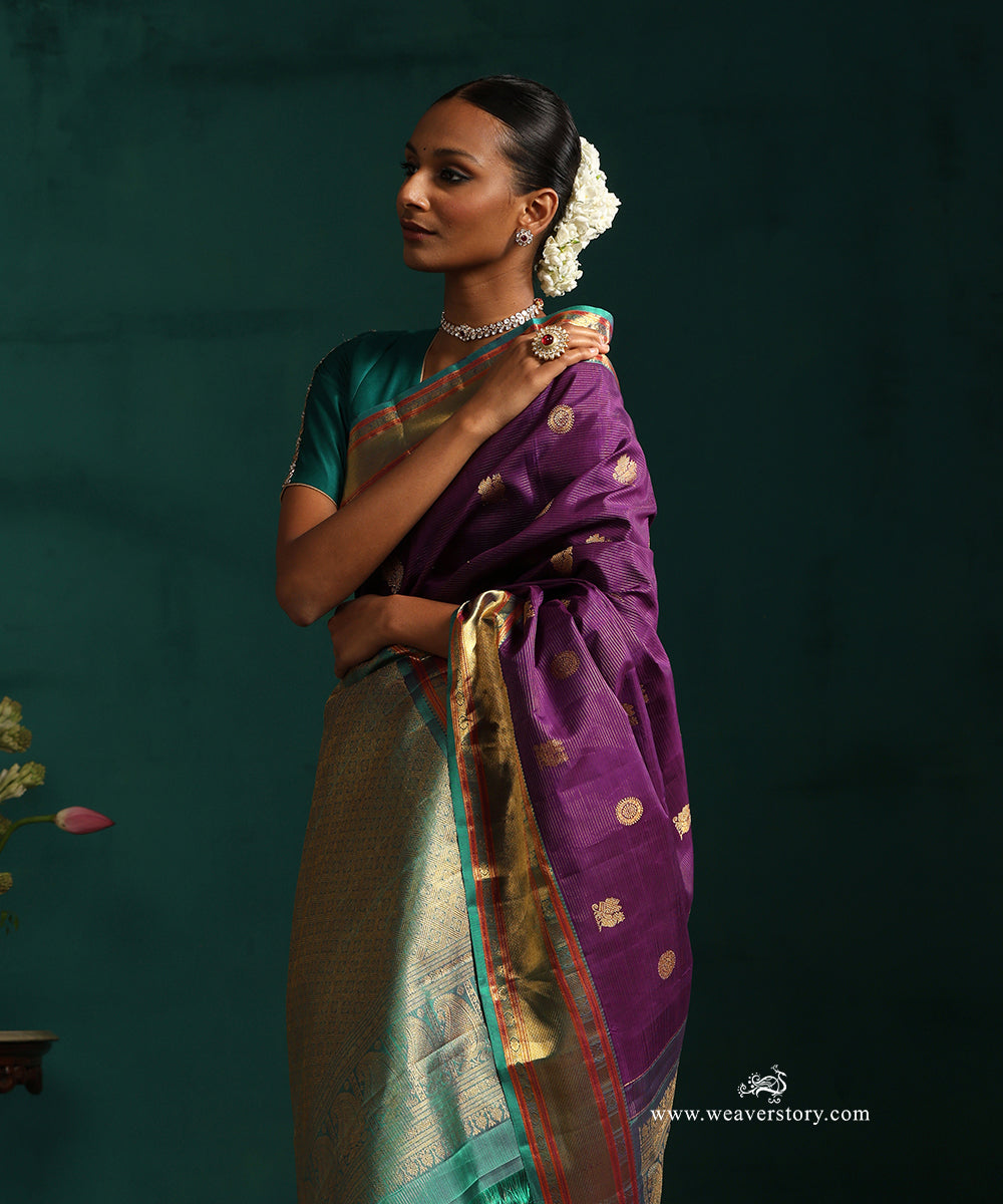 Purple_Pure_Silk_Vaira_Oosi_Kanjivaram_Saree_With_Chakram_And_Annapakshi_Motifs_And_Green_Korwai_Border_WeaverStory_02