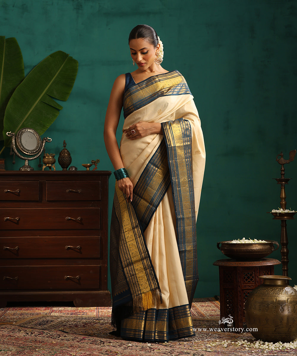 Cream_Handloom_Pure_Silk_Pure_Zari_Kanjivaram_Saree_With_Elephant_Motifs_And_Blue_Korwai_Border_WeaverStory_01