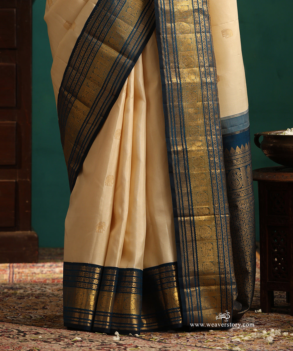 Cream_Handloom_Pure_Silk_Pure_Zari_Kanjivaram_Saree_With_Elephant_Motifs_And_Blue_Korwai_Border_WeaverStory_04