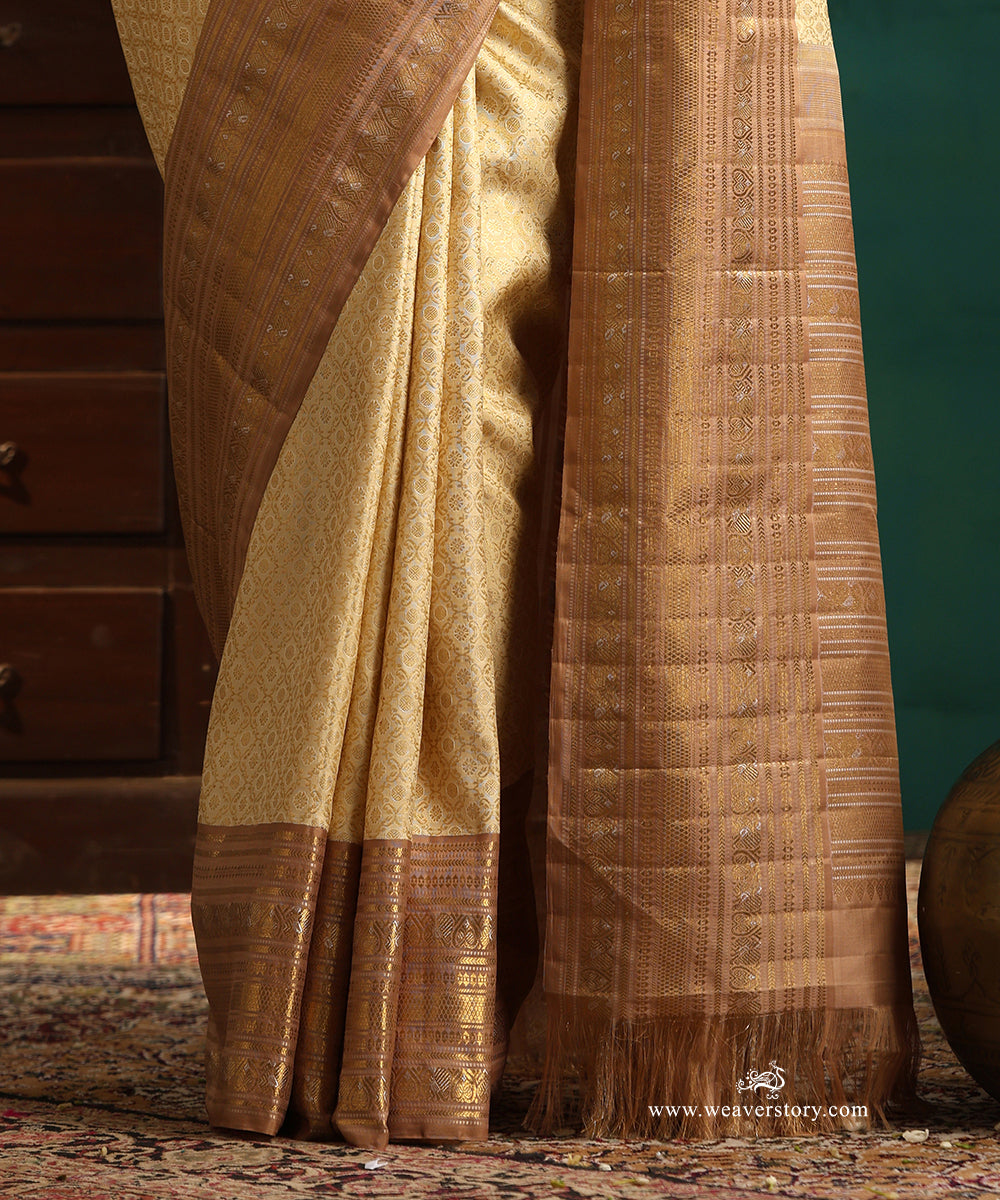 Cream_And_Mocha_Handloom_Pure_Silk_Kanjivaram_Saree_With_All_Over_Rudraksh_Motifs_Woven_In_Gold_Zari_WeaverStory_04