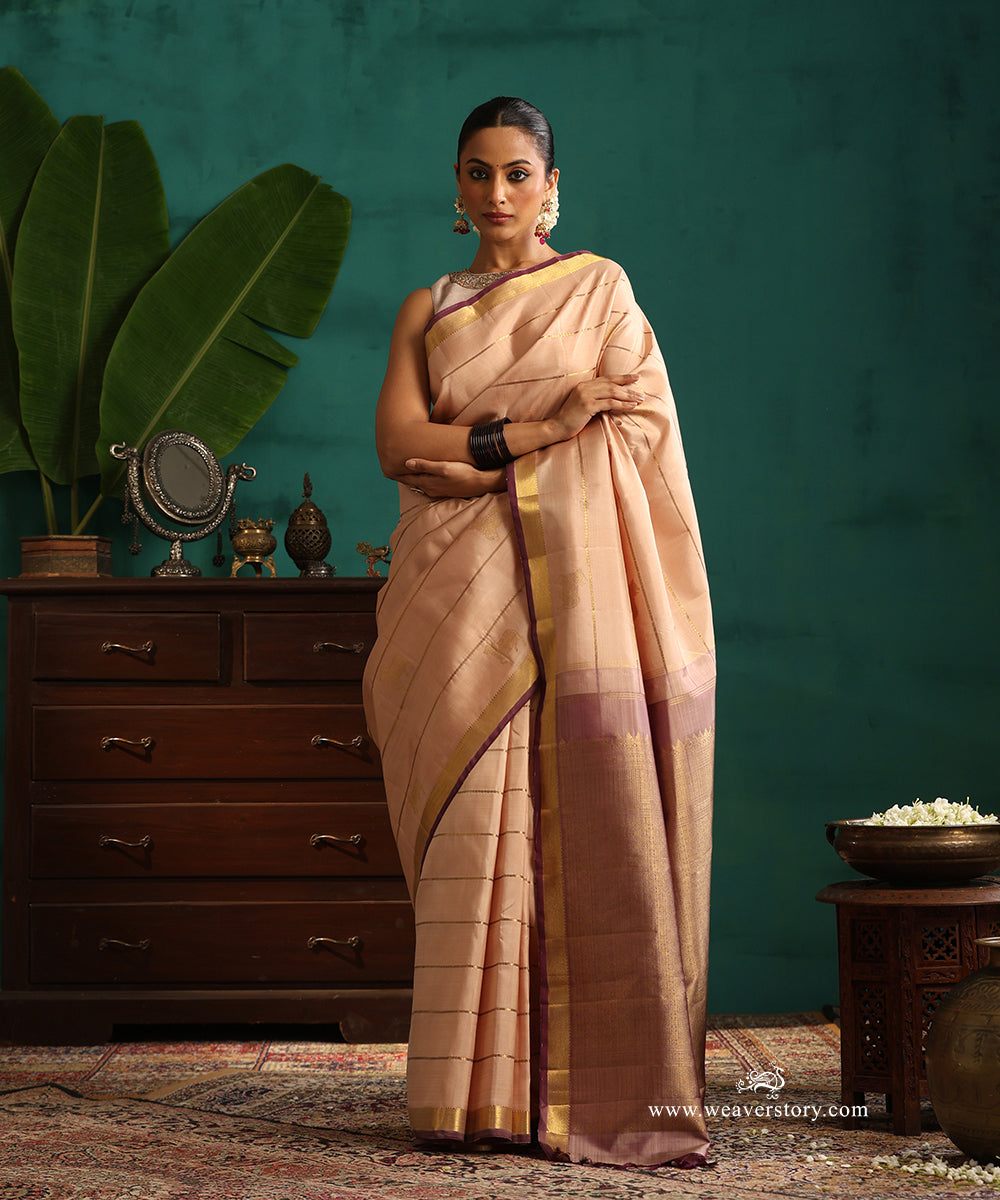 Pastel_Pink_Handloom_Pure_Silk_Pure_Zari_Kanjiwaram_Saree_With_Nandi_Motifs_And_Mauve_Selvedge_WeaverStory_01