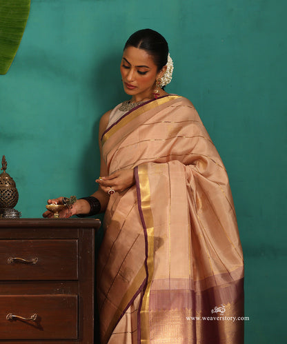 Pastel_Pink_Handloom_Pure_Silk_Pure_Zari_Kanjiwaram_Saree_With_Nandi_Motifs_And_Mauve_Selvedge_WeaverStory_02