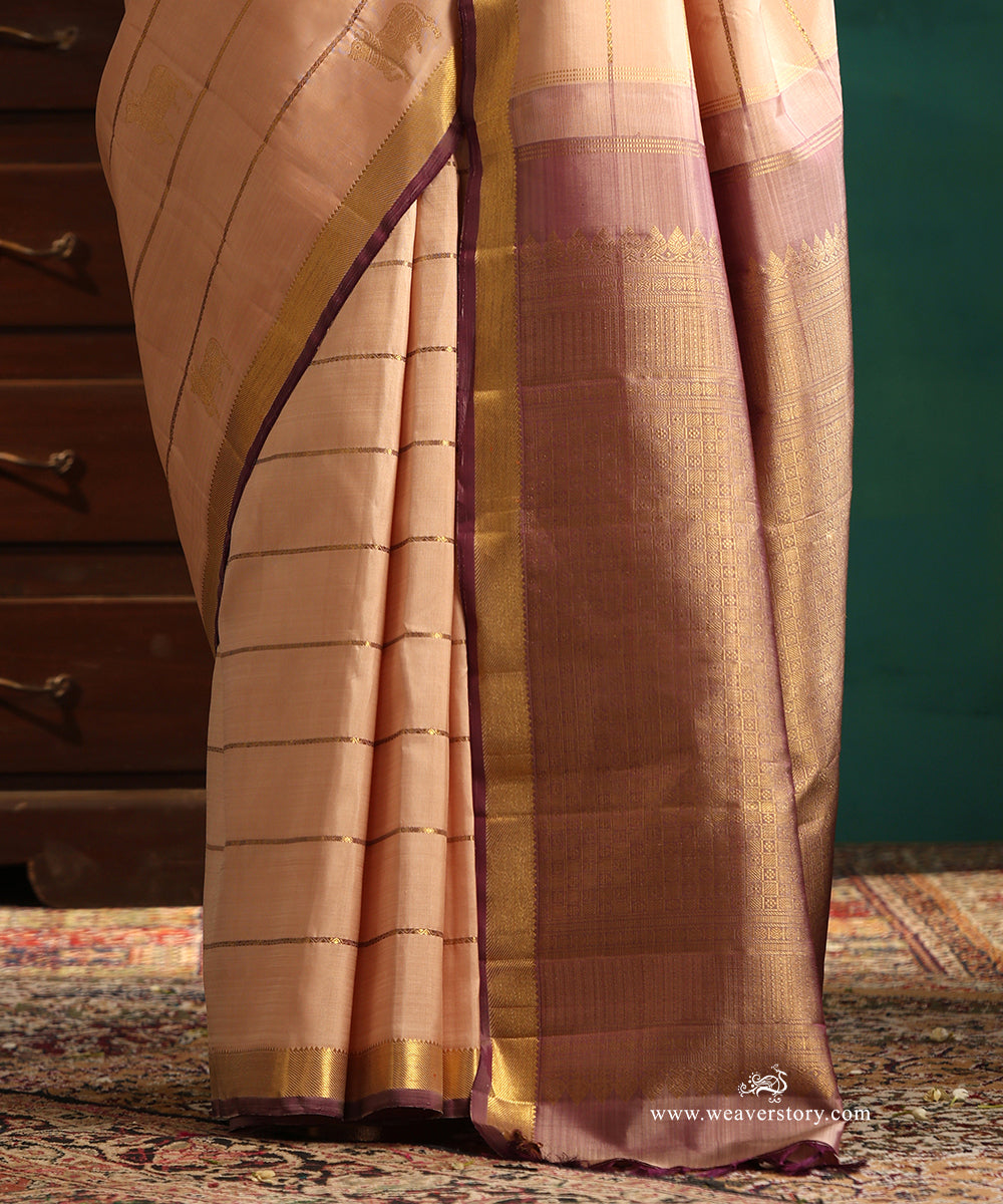 Pastel_Pink_Handloom_Pure_Silk_Pure_Zari_Kanjiwaram_Saree_With_Nandi_Motifs_And_Mauve_Selvedge_WeaverStory_04