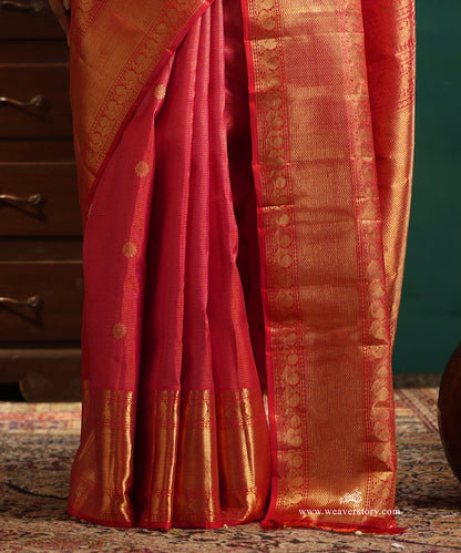 Red_And_Gold_Handloom_Pure_Silk_Pure_Zari_Vaira_Oosi_Kanjivaram_Saree_With_Chakram_Motifs_WeaverStory_04