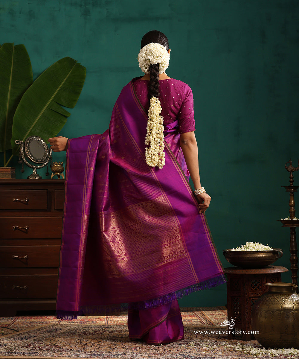 Purple_Dual_Tone_Handloom_Pure_Silk_Pure_Zari_Checks_Saree_With_Chakram_Motifs_WeaverStory_03