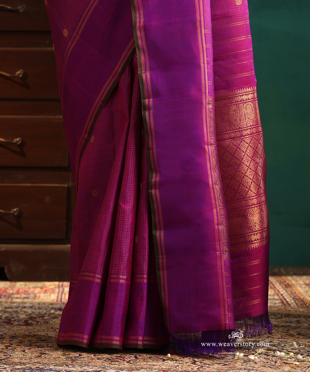 Purple_Dual_Tone_Handloom_Pure_Silk_Pure_Zari_Checks_Saree_With_Chakram_Motifs_WeaverStory_04