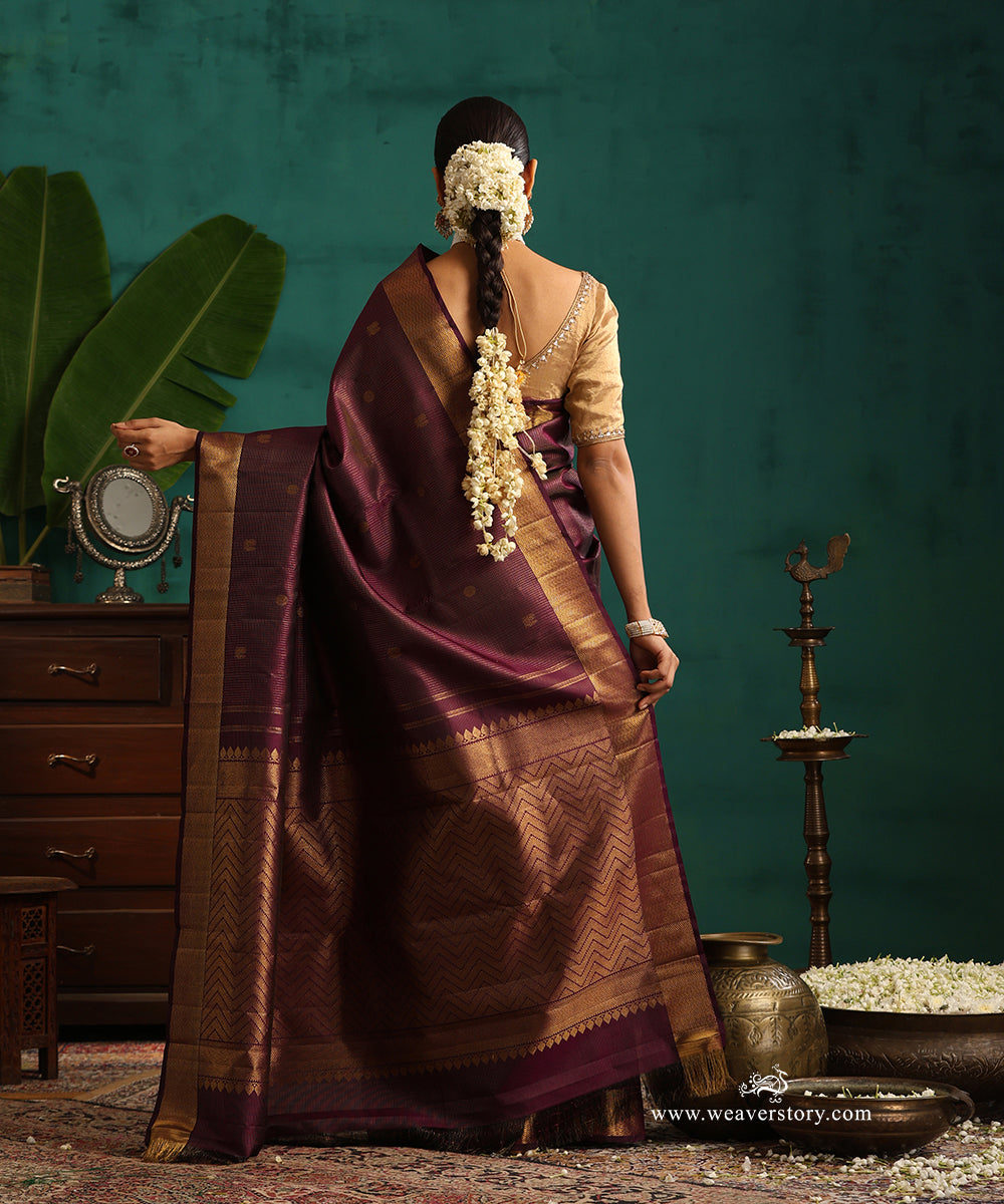 Deep_Purple_Handloom_Pure_Silk_Pure_Zari_Kanjivaram_Saree_With_Chakram_And_Annpakshi_Motifs_And_Chevron_Border_WeaverStory_03