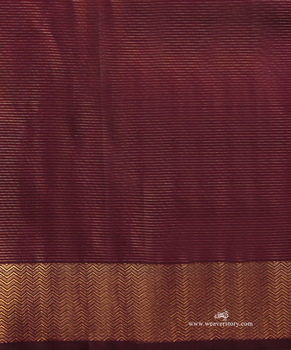 Deep_Purple_Handloom_Pure_Silk_Pure_Zari_Kanjivaram_Saree_With_Chakram_And_Annpakshi_Motifs_And_Chevron_Border_WeaverStory_05