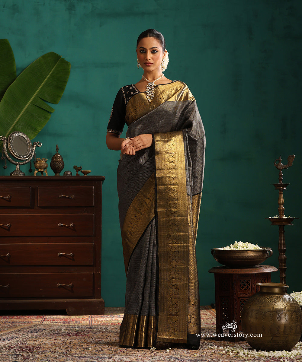Black_Handloom_Pure_Silk_Pure_Zari_Checks_Kanjivaram_Saree_With_Killi_Motifs_On_Border_WeaverStory_01