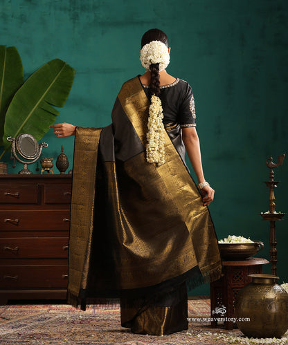 Black_Handloom_Pure_Silk_Pure_Zari_Checks_Kanjivaram_Saree_With_Killi_Motifs_On_Border_WeaverStory_03