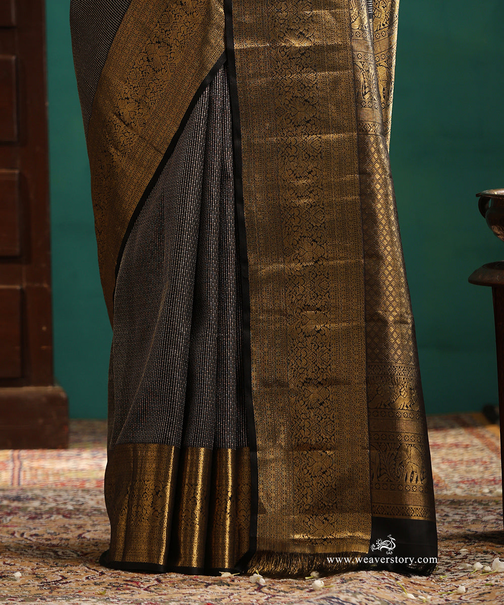 Black_Handloom_Pure_Silk_Pure_Zari_Checks_Kanjivaram_Saree_With_Killi_Motifs_On_Border_WeaverStory_04