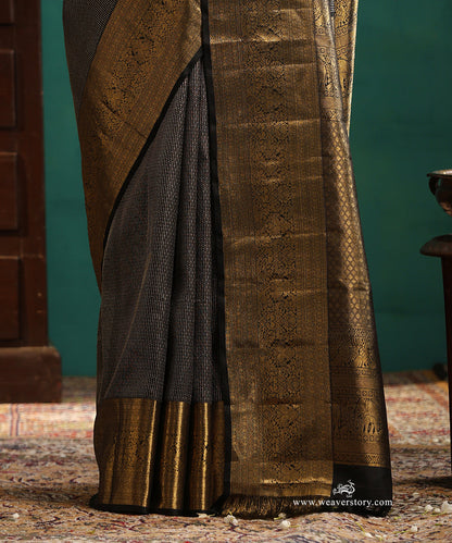 Black_Handloom_Pure_Silk_Pure_Zari_Checks_Kanjivaram_Saree_With_Killi_Motifs_On_Border_WeaverStory_04